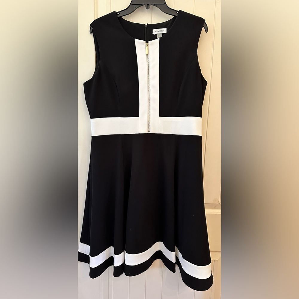 Calvin Klein sleeveless dress in black and cream. Size 14.